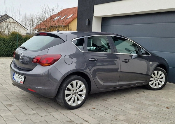 Opel Astra cena 27800 przebieg: 159450, rok produkcji 2010 z Leszno małe 277